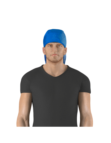 Bandanos naudojimo pavyzdys, vyras dėvi ARTRAID terapinę bandaną ant galvos, skirtą patogiam prigludimui ir komfortui naudojimo metu.